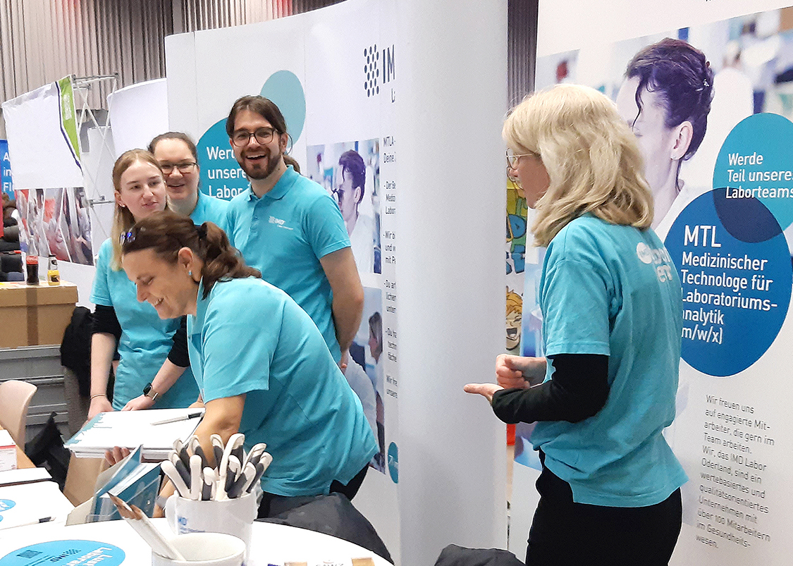 Unser Messestand zog zahlreiche Schülerinnen und Schüler an